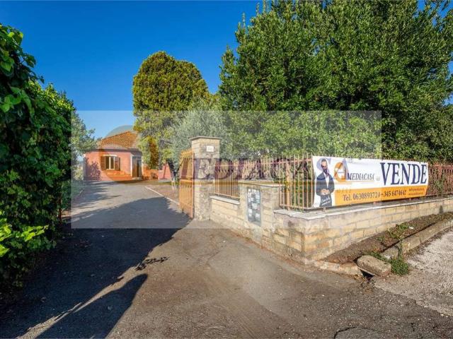 Villa in vendita a Roma RM