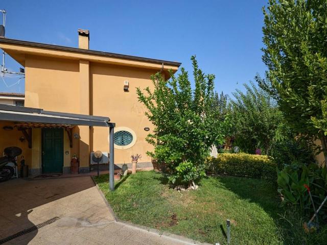 Villa in vendita a Roma RM