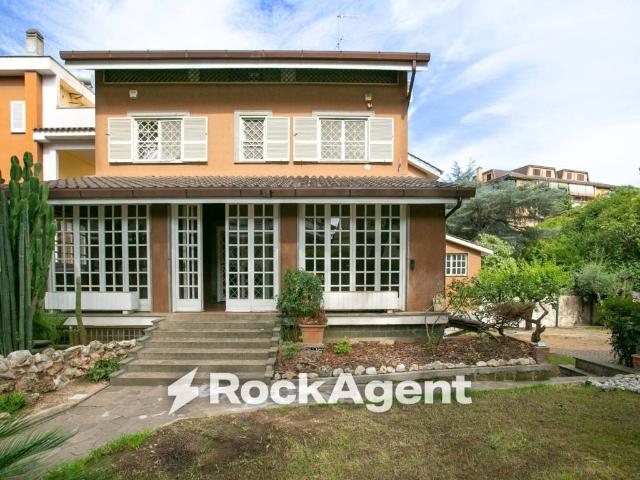 Villa in vendita a Roma RM