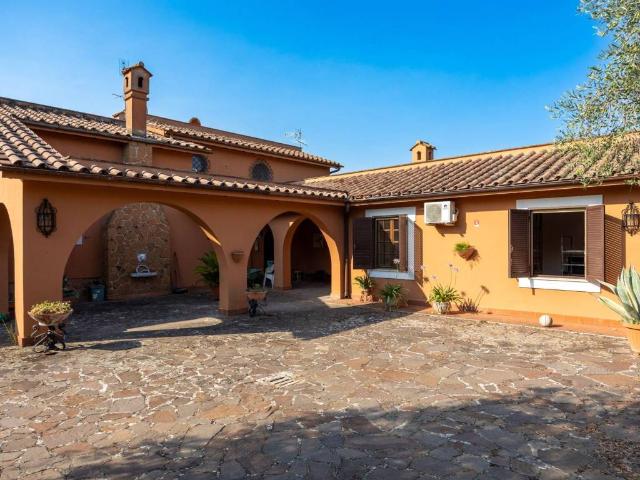 Villa in vendita a Roma RM