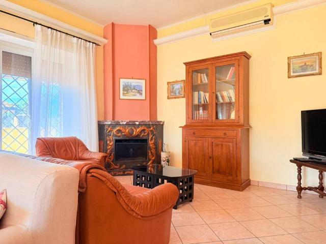 Villa in vendita a Roma RM