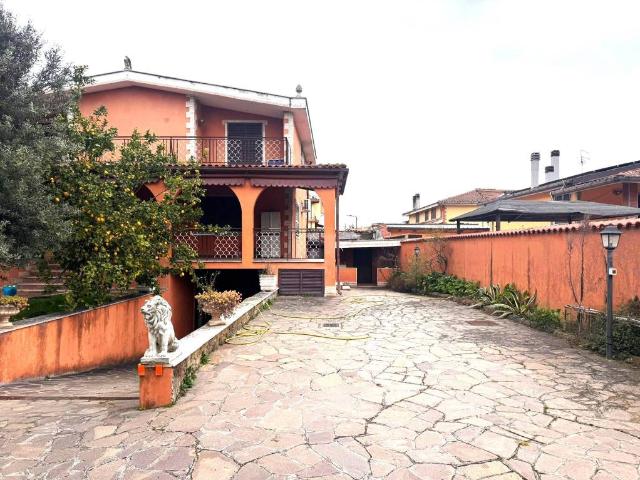 Villa in vendita a Roma RM