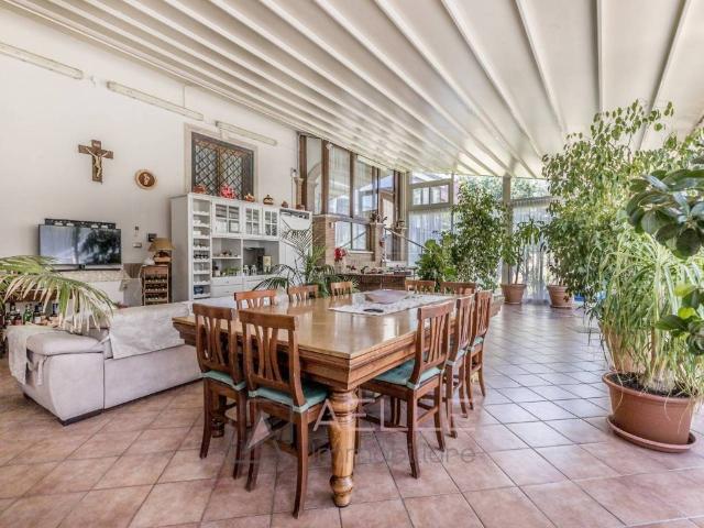 Villa in vendita a Roma RM