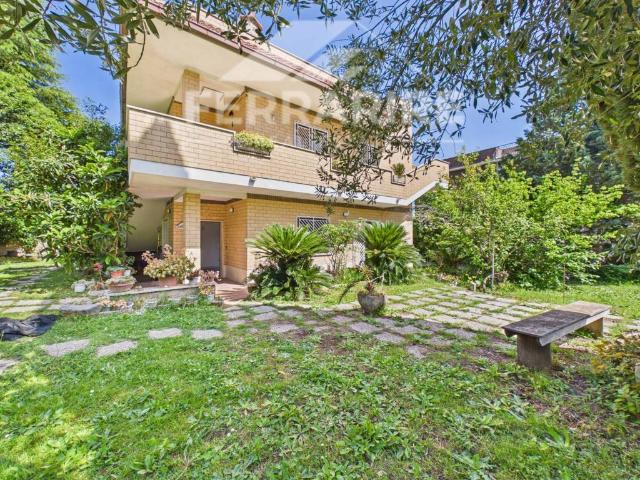 Villa in vendita a Roma RM