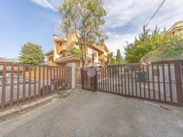 Villa in vendita a Roma RM