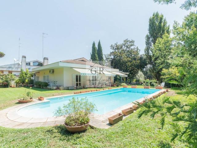 Villa in vendita a Roma RM
