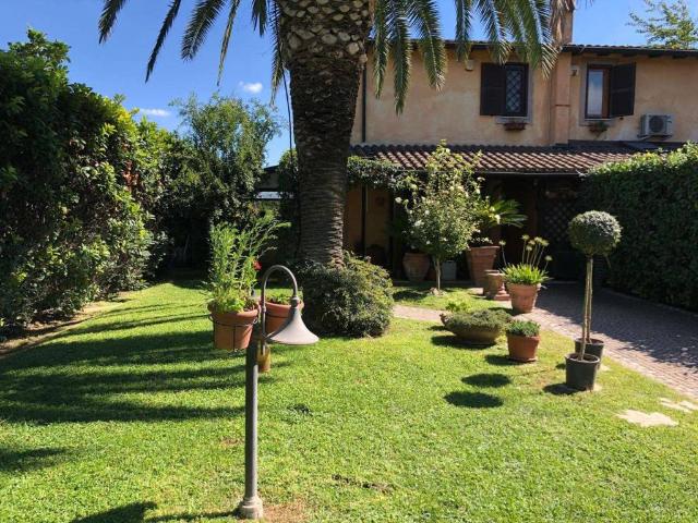 Villa in vendita a Roma RM