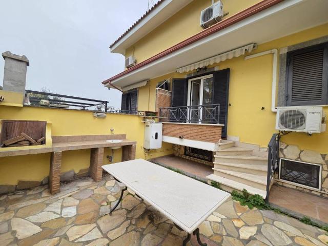 Villa in vendita a Roma RM