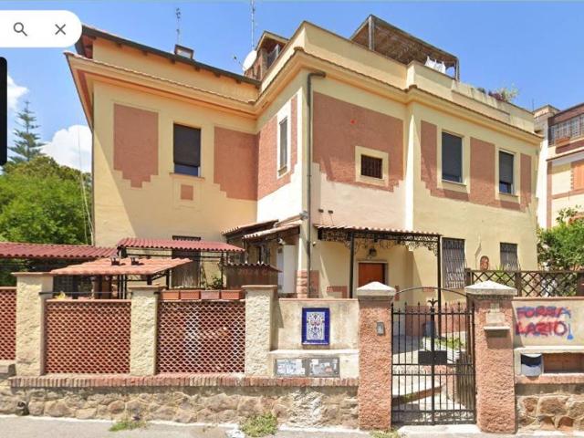 Villa in vendita a Roma RM