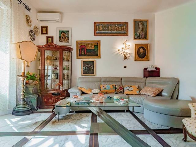 Villa in vendita a Roma RM