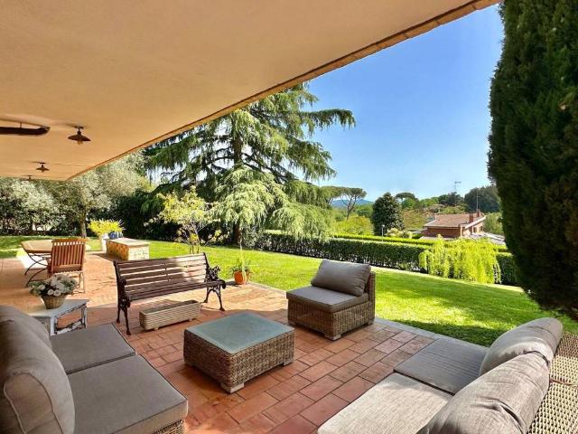 Villa in vendita a Roma RM