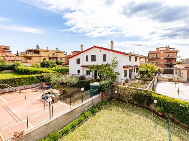 Villa in vendita a Roma RM