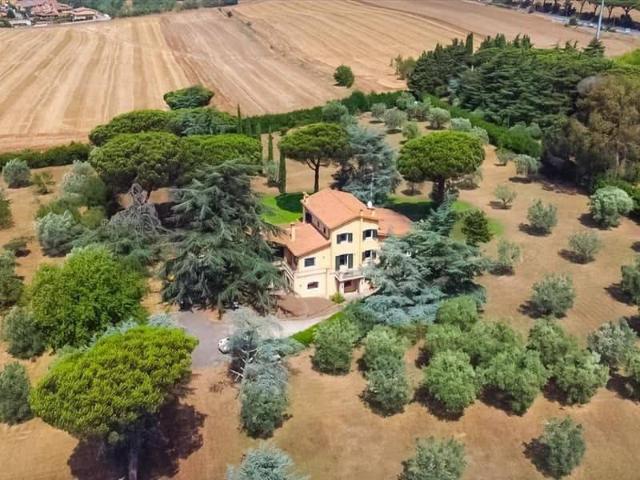 Villa in vendita a Roma RM