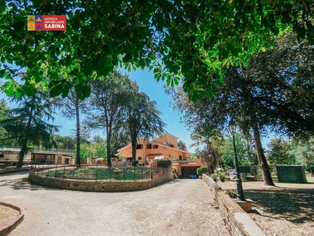 Villa in vendita a Roma RM