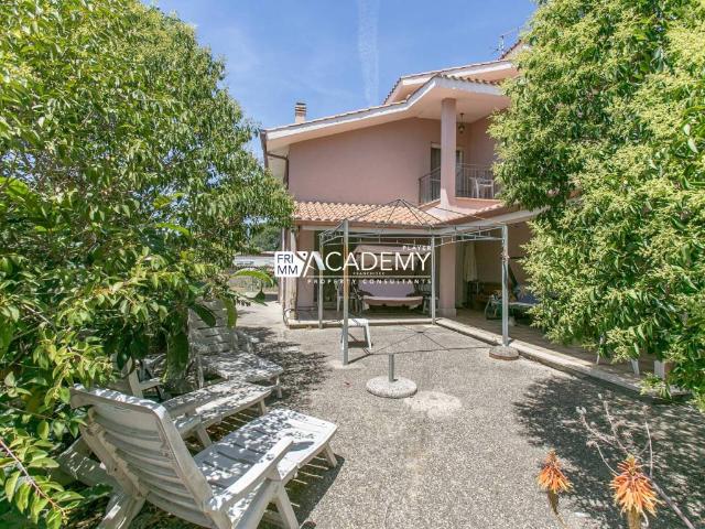 Villa in vendita a Roma RM