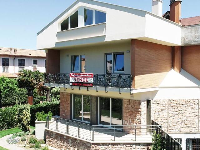 Villa in vendita a Roma RM