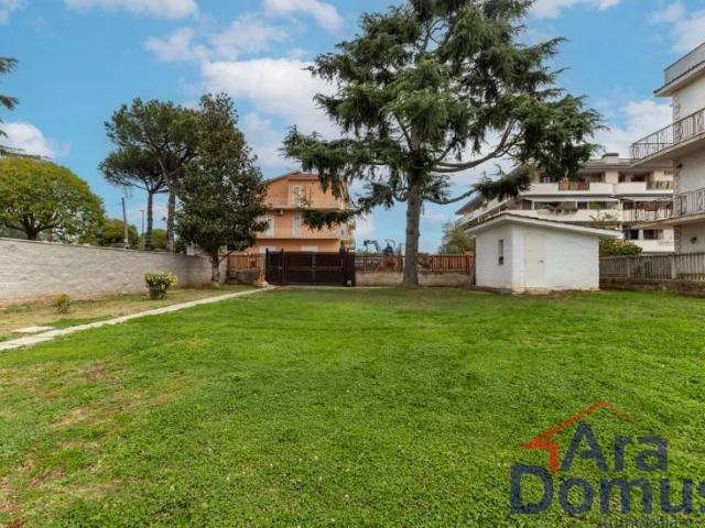 Villa in vendita a Roma RM