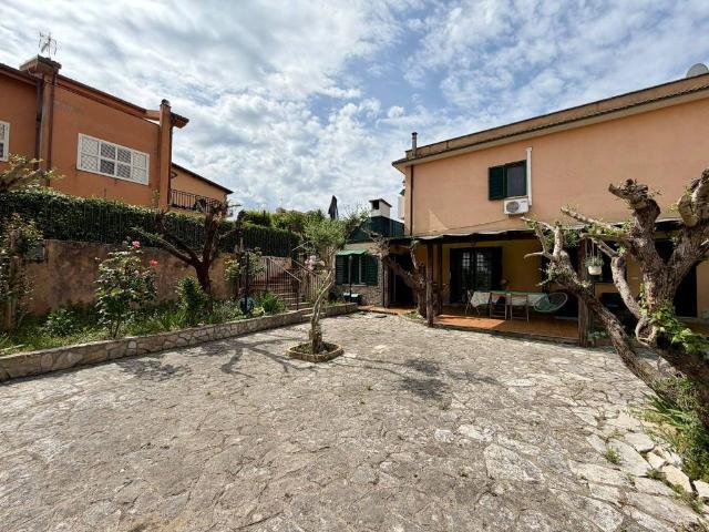Villa in vendita a Roma RM