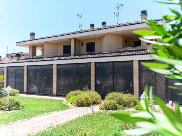 Villa in vendita a Roma RM