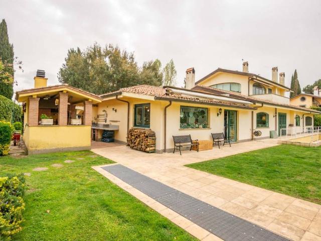 Villa in vendita a Roma RM