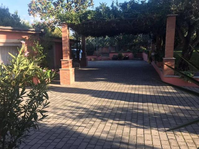 Villa in vendita a Roma RM