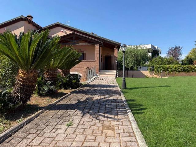 Villa in vendita a Roma RM
