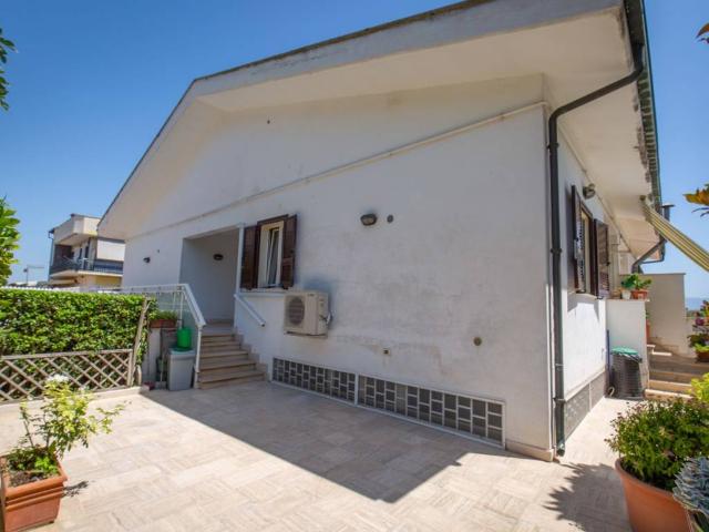 Villa in vendita a Roma RM