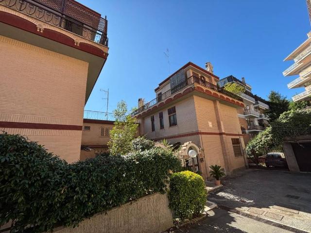 Villa in vendita a Roma RM