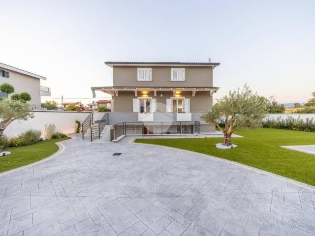 Villa in vendita a Roma RM