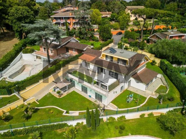 Villa in vendita a Roma RM