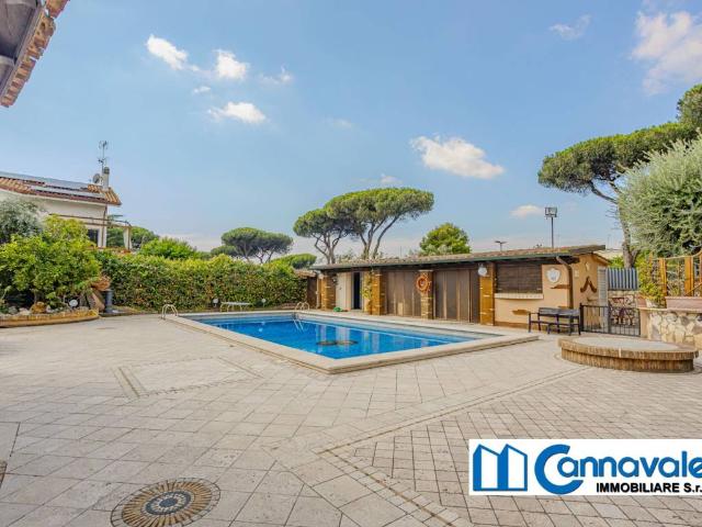Villa in vendita a Roma RM