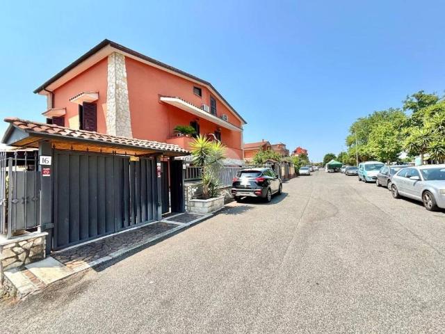 Villa in vendita a Roma RM