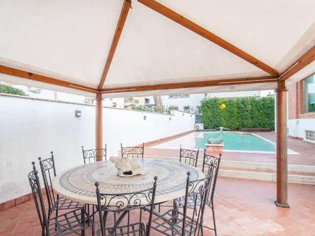 Villa in vendita a Roma RM