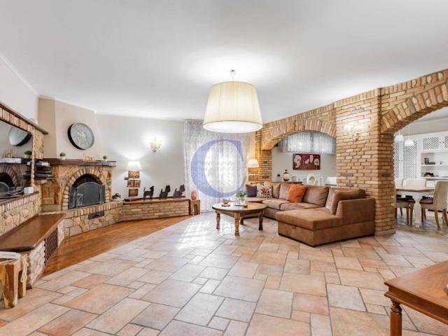 Villa in vendita a Roma RM