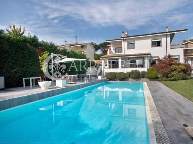 Villa in vendita a Roma RM