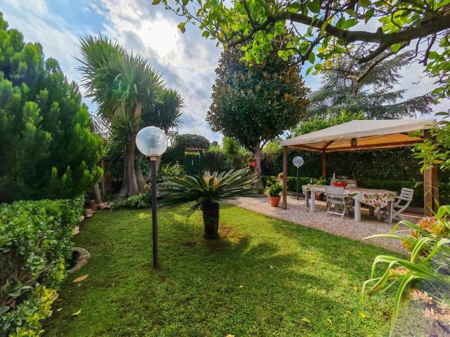 Villa in vendita a Roma RM
