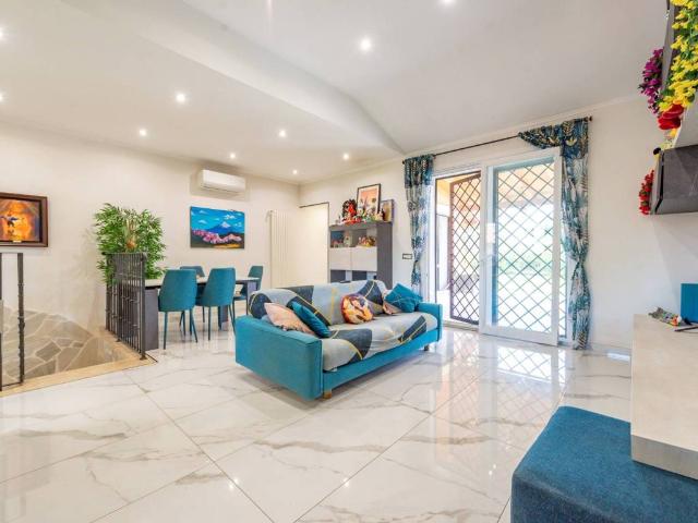Villa in vendita a Roma RM