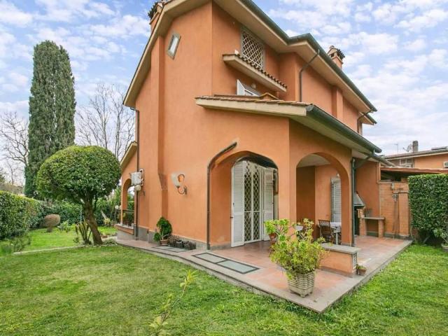 Villa in vendita a Roma RM