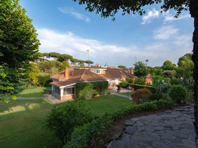 Villa in vendita a Roma RM