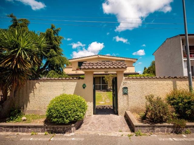 Villa in vendita a Roma RM