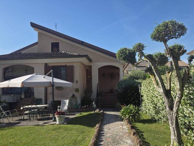 Villa in vendita a Roma RM