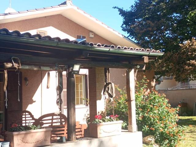 Villa in vendita a Roma RM