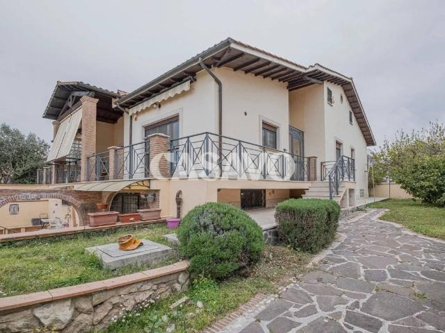 Villa in vendita a Roma RM