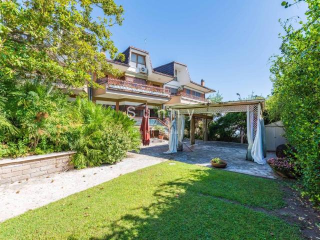 Villa in vendita a Roma RM