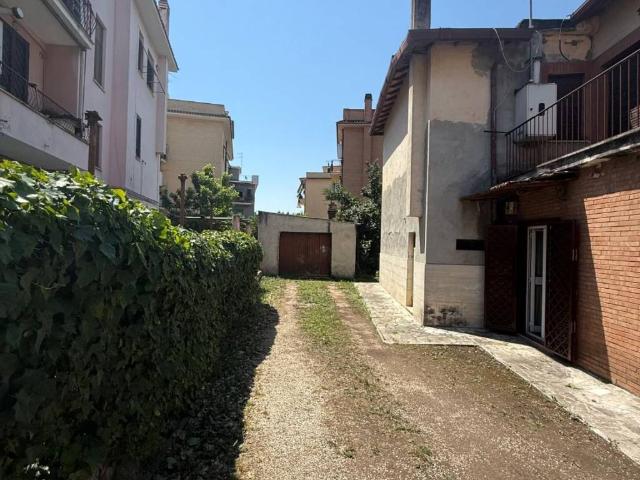 Villa in vendita a Roma RM