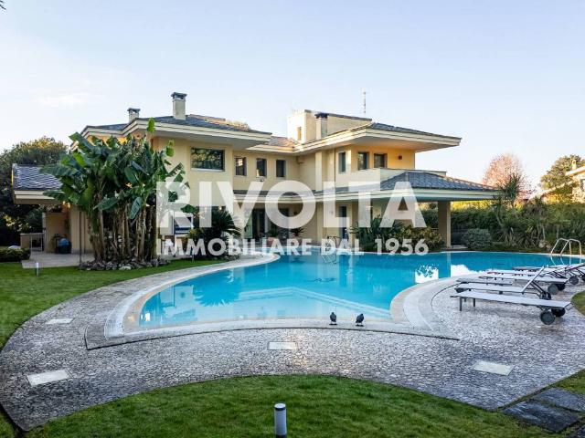 Villa in vendita a Roma RM