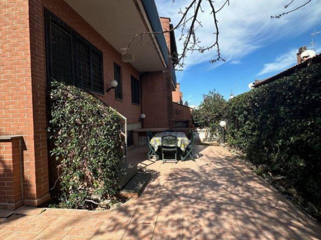 Villa in vendita a Roma RM
