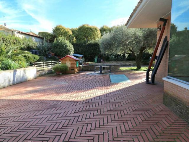 Villa in vendita a Roma RM