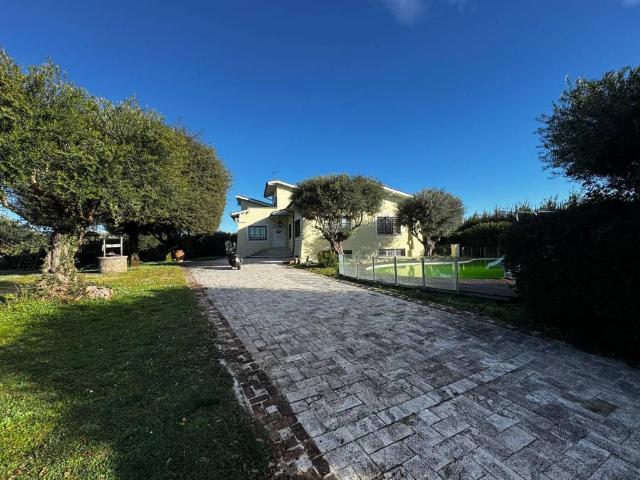Villa in vendita a Roma RM