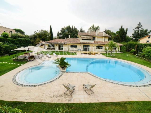 Villa in vendita a Roma RM